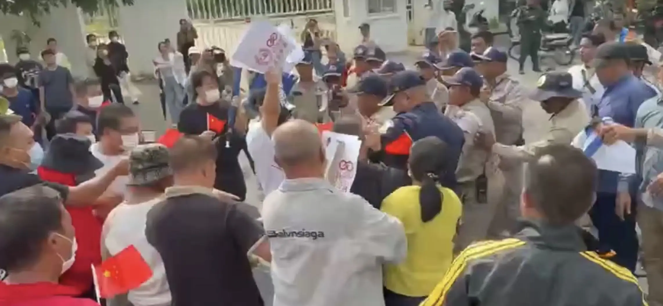 F13c1ae27fc93dfbe8b03a99d8361f98